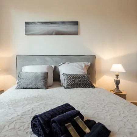 Apartamento Stylish White And Red *