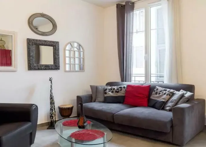 Stylish White And Red Juan-les-Pins