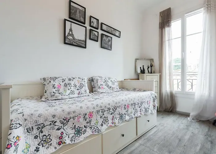 Apartamento Stylish White And Red