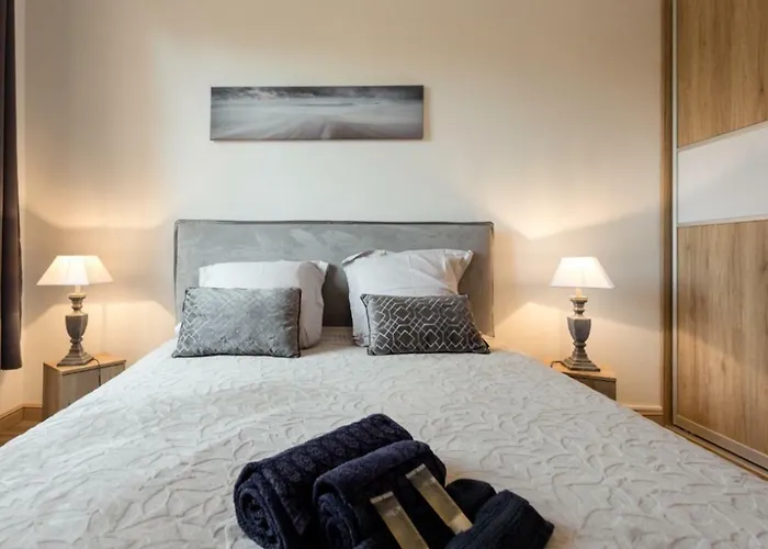 Apartamento Stylish White And Red *