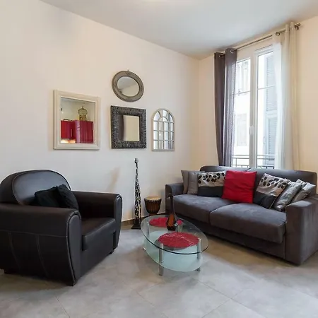 Stylish White And Red 胡安莱潘