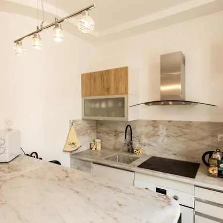 Apartmán Stylish White And Red *