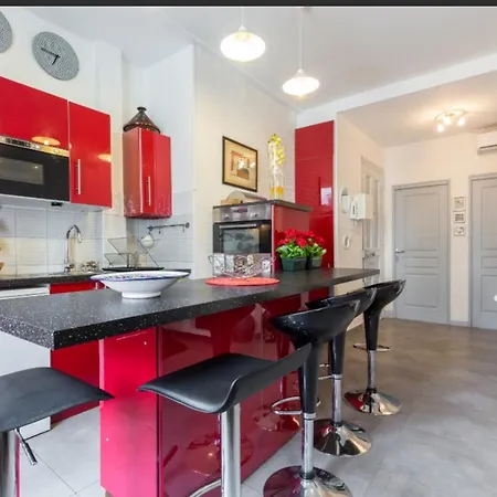 Stylish White And Red * Жуан-ле-Пен